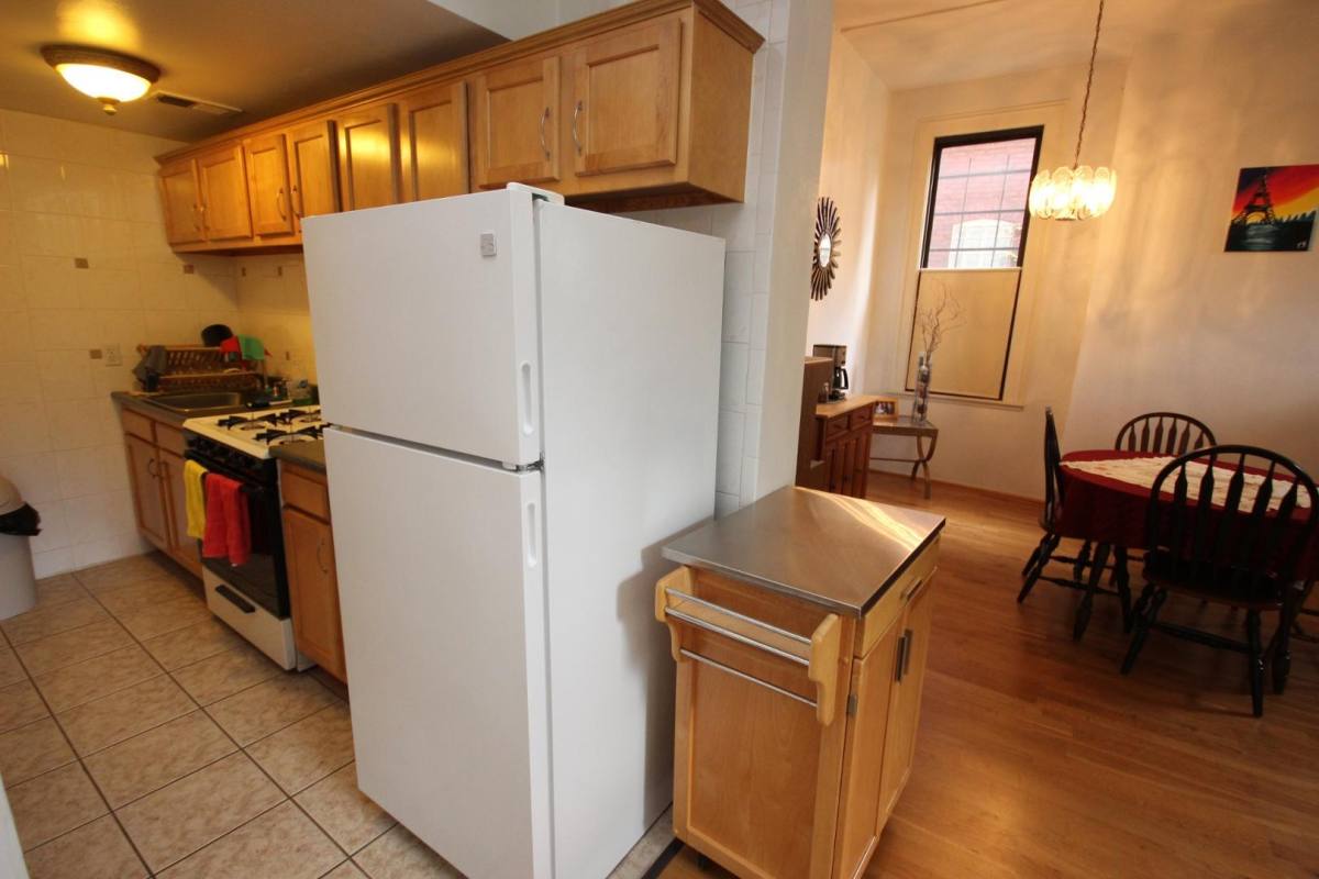 Apartment for rent at 5533 Ellsworth Ave, Pittsburgh, PA 15232