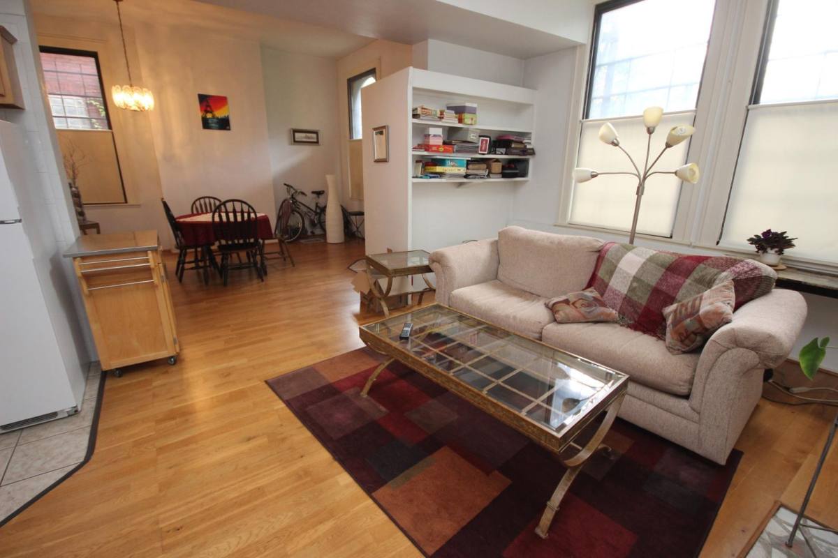 Apartment for rent at 5533 Ellsworth Ave, Pittsburgh, PA 15232