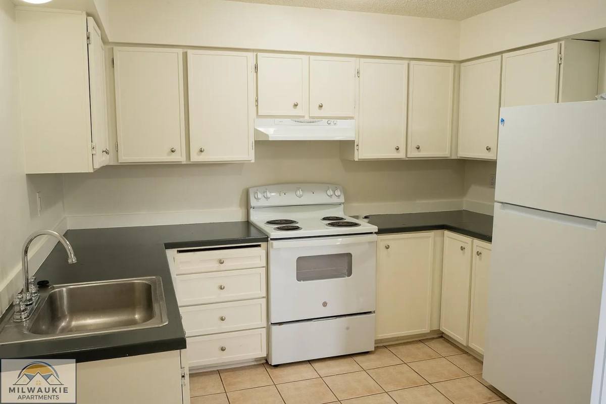 Apartment for rent at 4545 SE Ina Ave #4, Portland, OR 97267