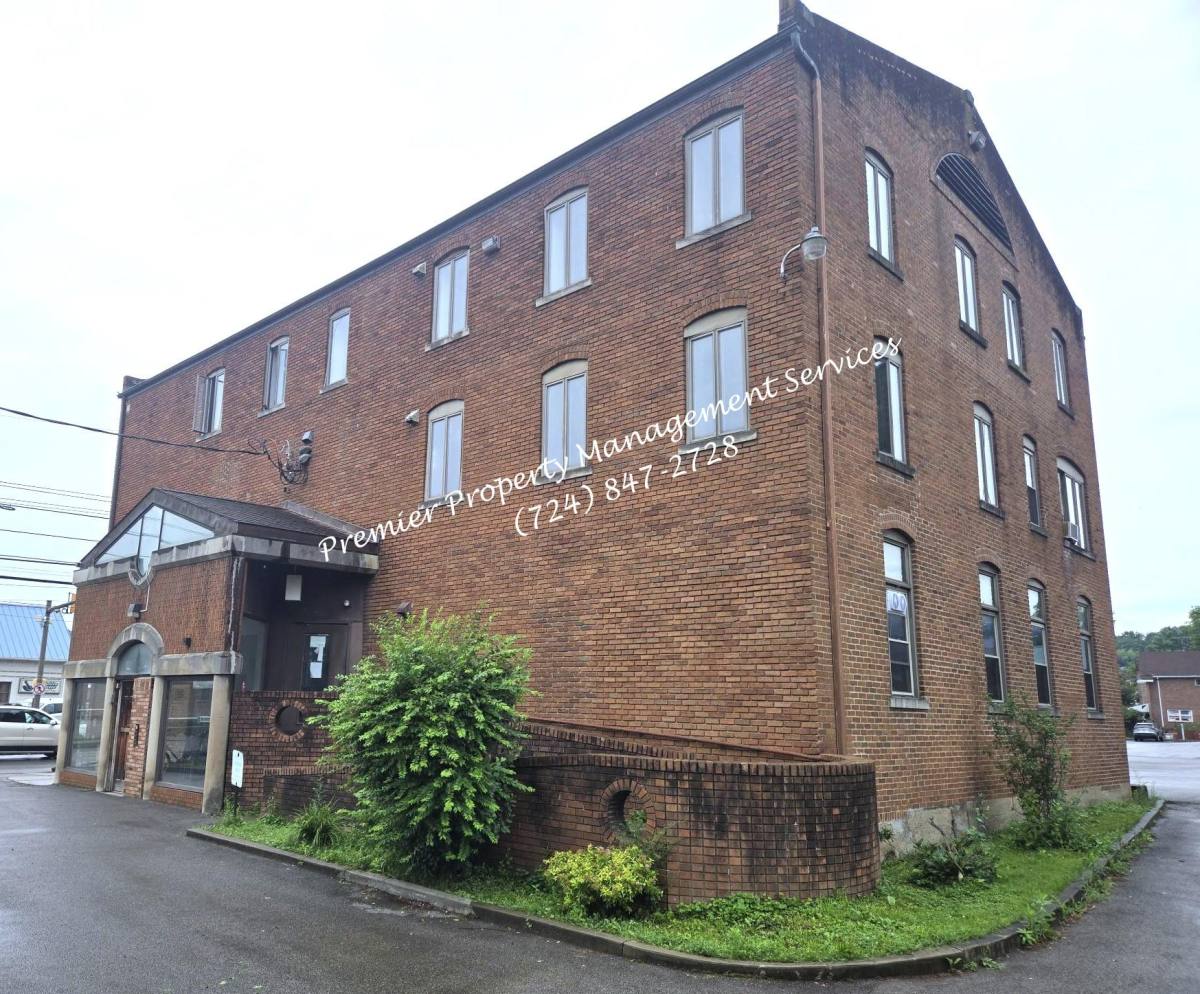 Apartment for rent at 518 W Cunningham St, Butler, PA 16001
