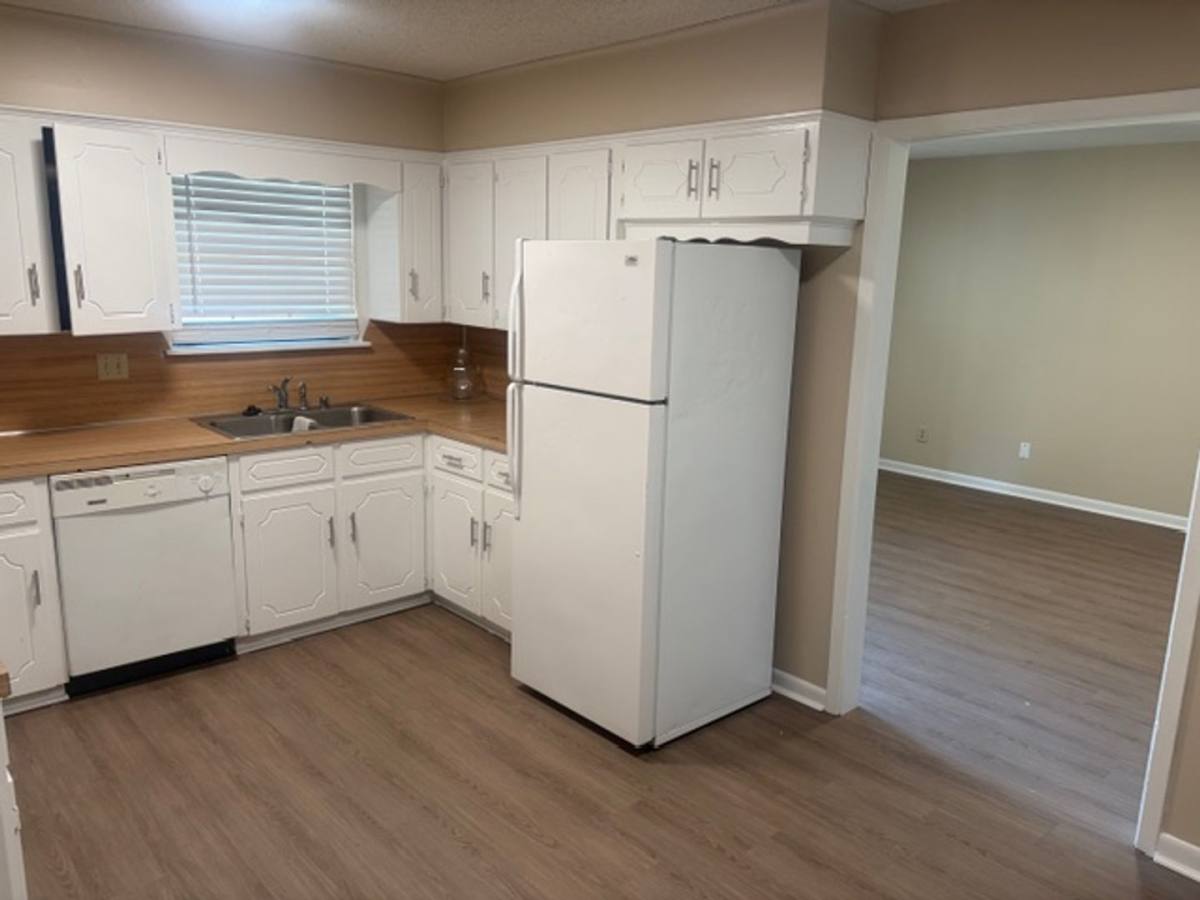 Apartment for rent at 1 Pinewood Court, Jacksonville, AR 72076