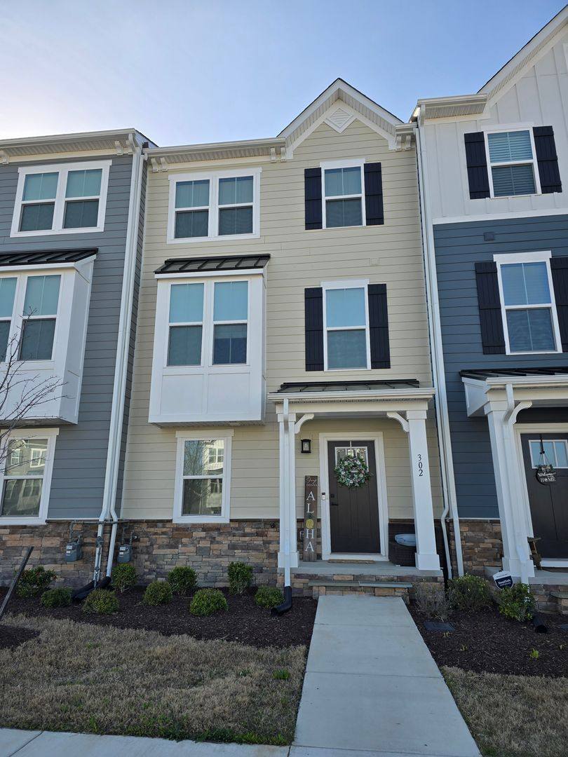 Townhouse for rent at 302 Fost Blvd, Moyock, NC 27958