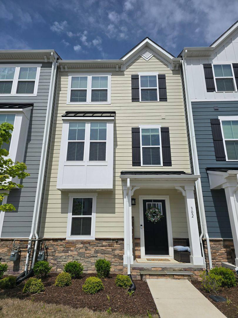 Townhouse for rent at 302 Fost Blvd, Moyock, NC 27958
