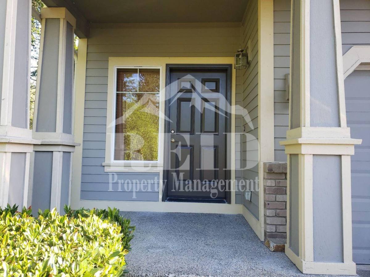 Townhouse for rent at 100 Miramar Circle NE, Bremerton, WA 98311