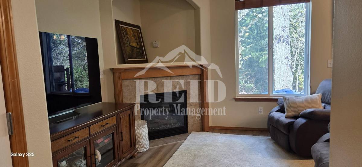 Townhouse for rent at 100 Miramar Circle NE, Bremerton, WA 98311