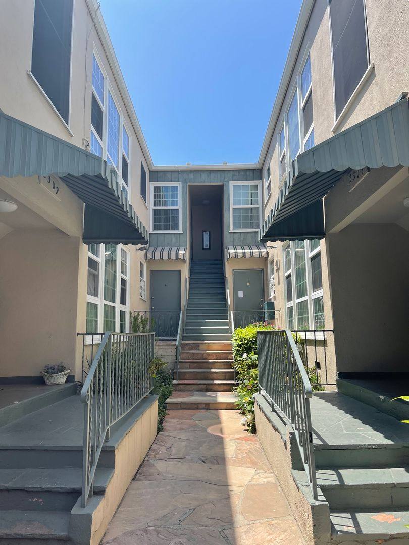 Apartment for rent at 2305-2309 Halm Ave, Los Angeles, CA 90034