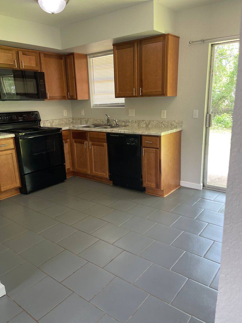 Townhouse for rent at 701 S Elm St, Searcy, AR 72143