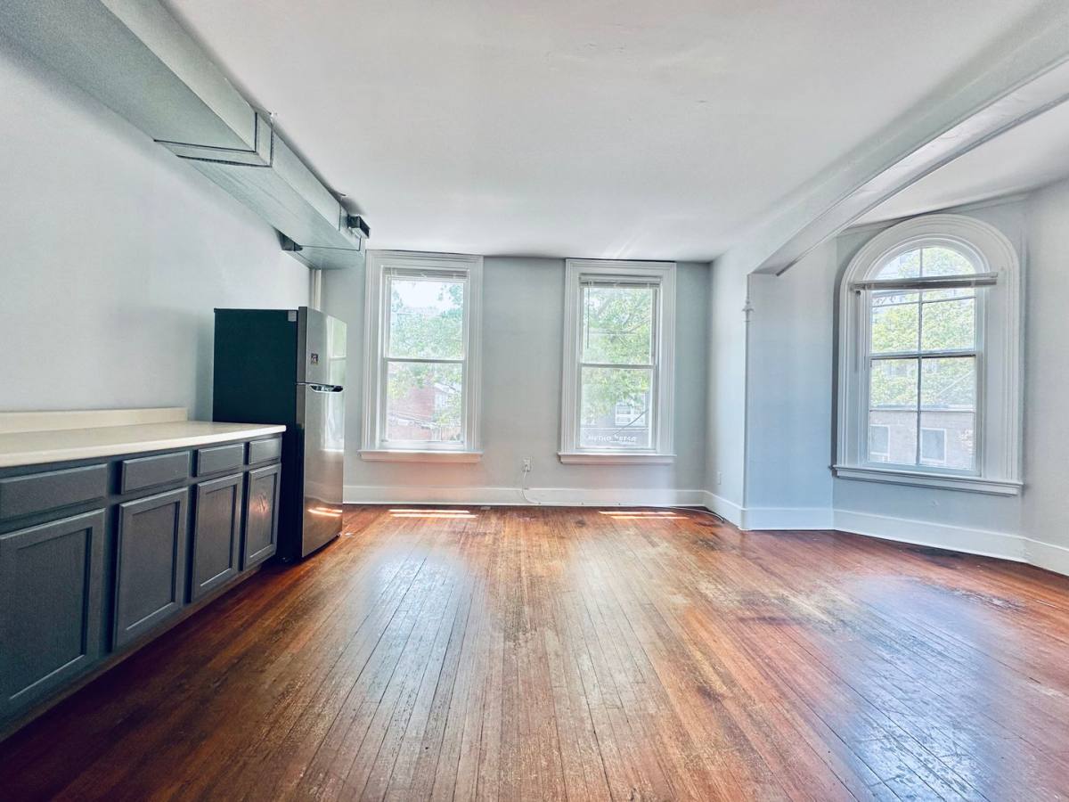Apartment for rent at 271 Crown St, New Haven, CT 06511