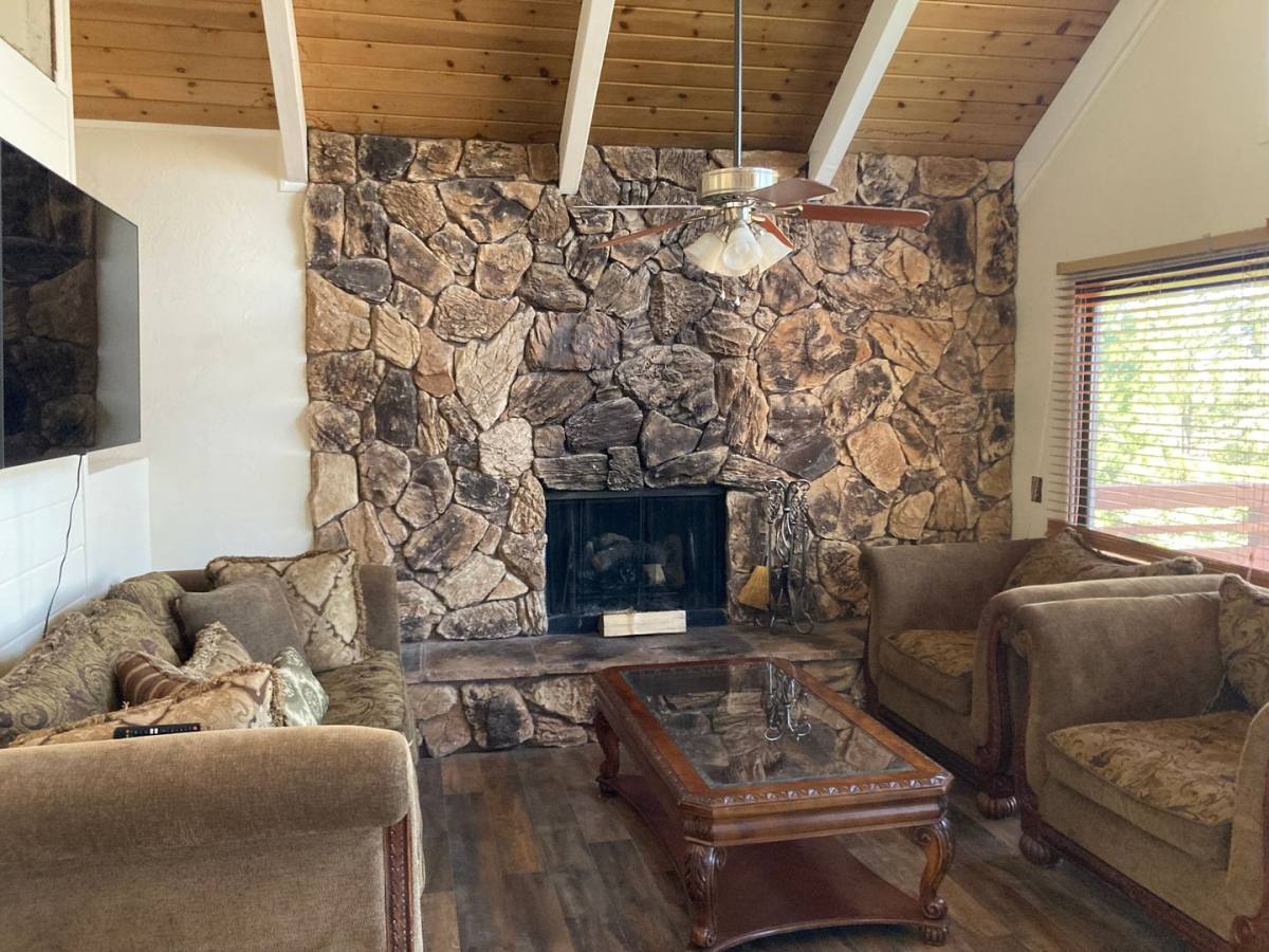 House for rent at 641 Virginia Court, Lake Arrowhead, CA 92352