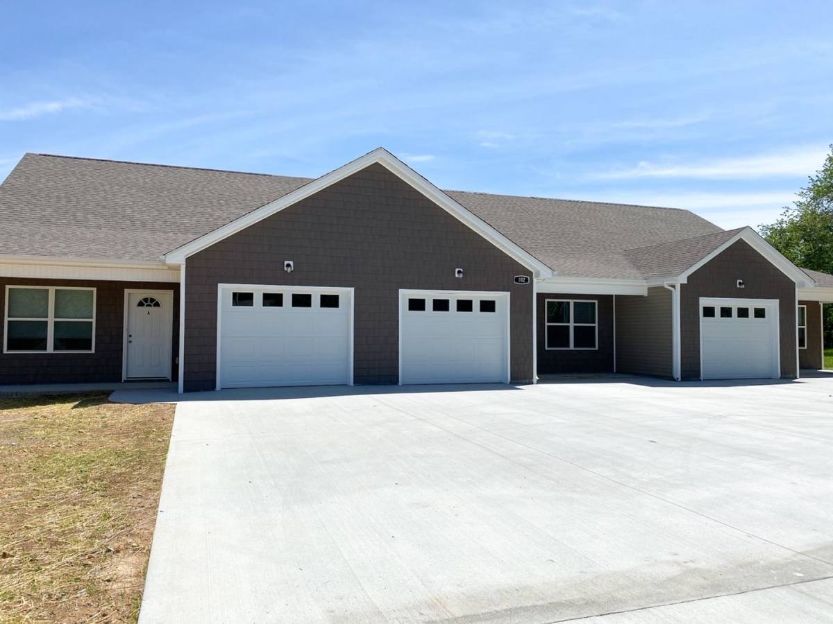 Apartment for rent at 102 Meadow Lane, Oak Grove, KY 42262