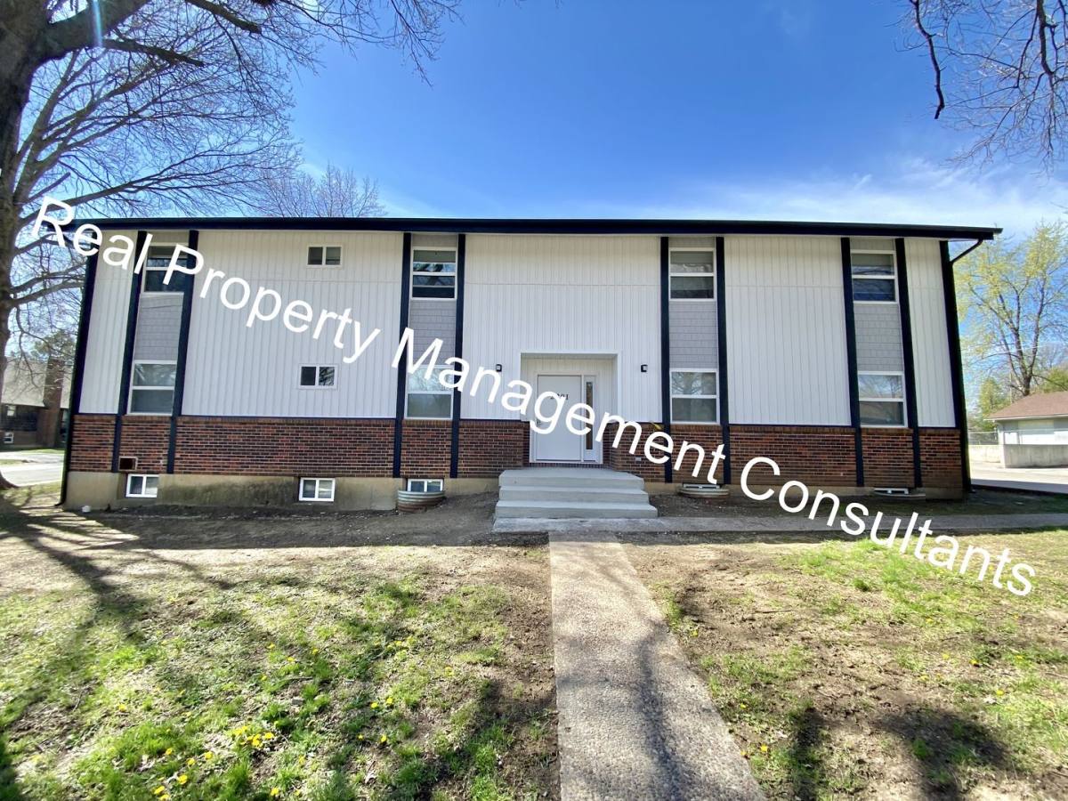 Apartment for rent at 1001 Twin Oaks Terrace, Harrisonville, MO 64701