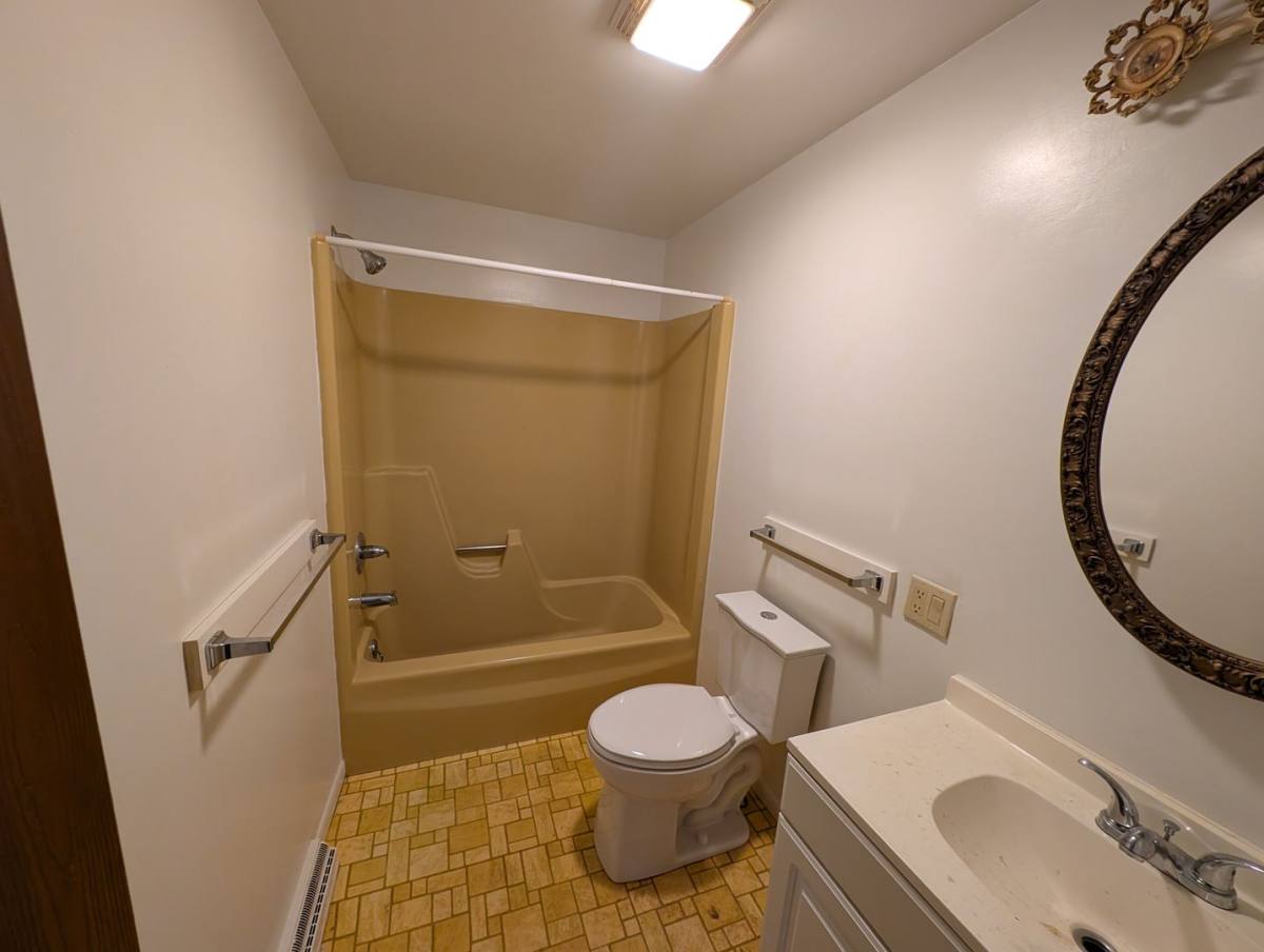 Apartment for rent at 2108 - 2110 Hollingsworth St, New Kensington, PA 15068