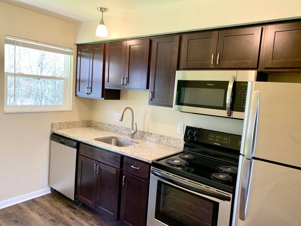 Apartment for rent at 403-427 S Crooks Rd, Clawson, MI 48017