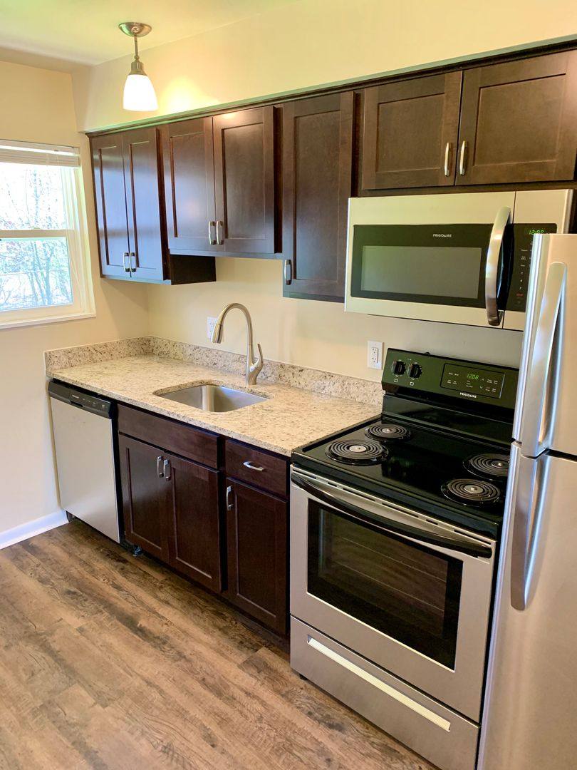 Apartment for rent at 403-427 S Crooks Rd, Clawson, MI 48017