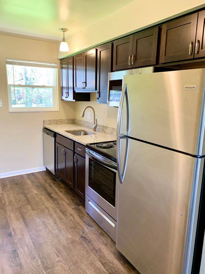 Apartment for rent at 403-427 S Crooks Rd, Clawson, MI 48017