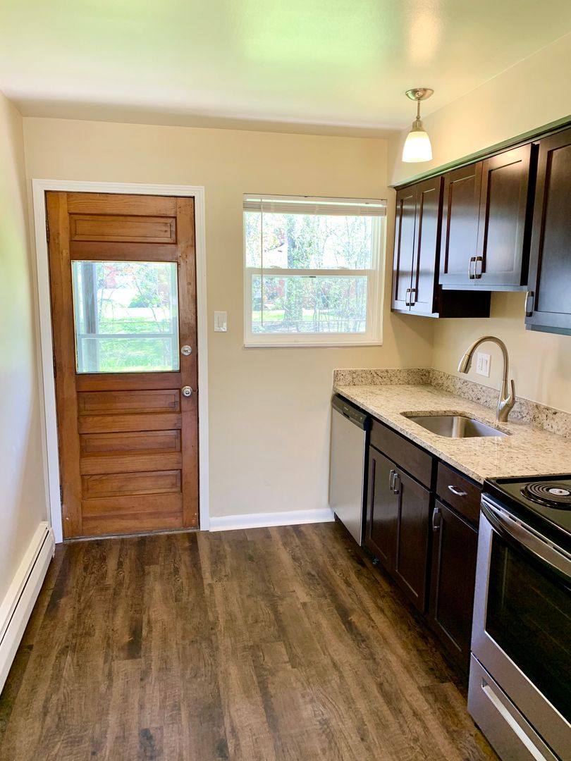 Apartment for rent at 403-427 S Crooks Rd, Clawson, MI 48017