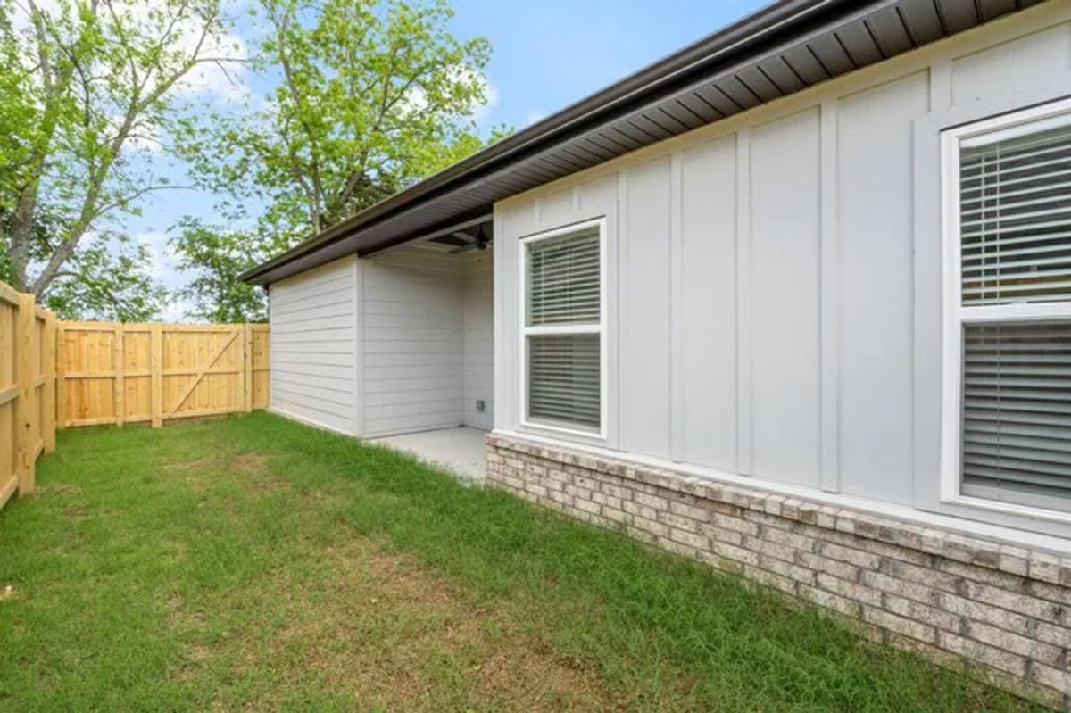 Townhouse for rent at 275 N Hunter St, Farmington, AR 72730