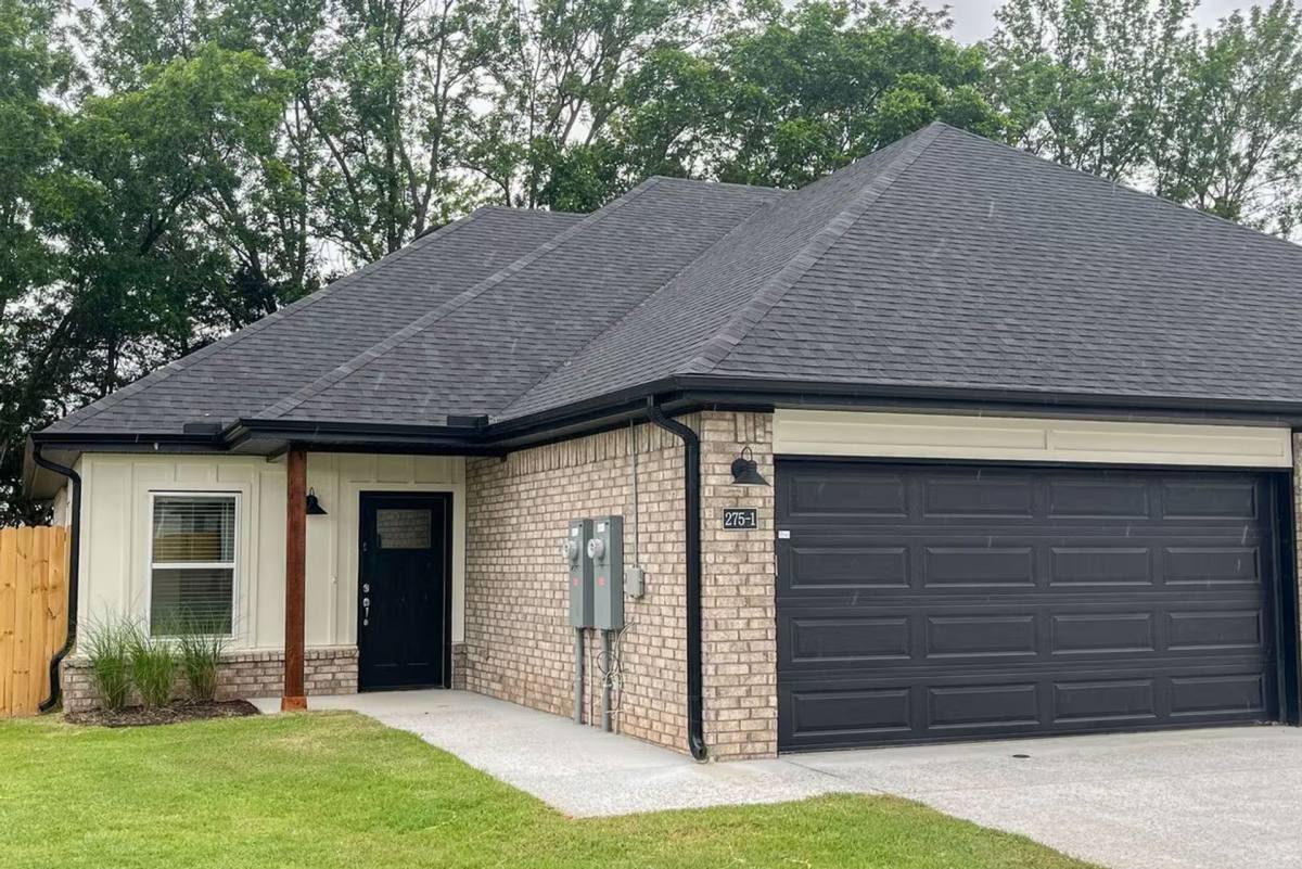 Townhouse for rent at 275 N Hunter St, Farmington, AR 72730
