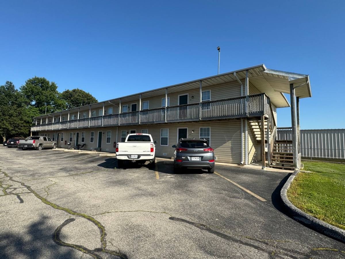 Apartment for rent at 420 Britt Lane, Rogersville, MO 65742