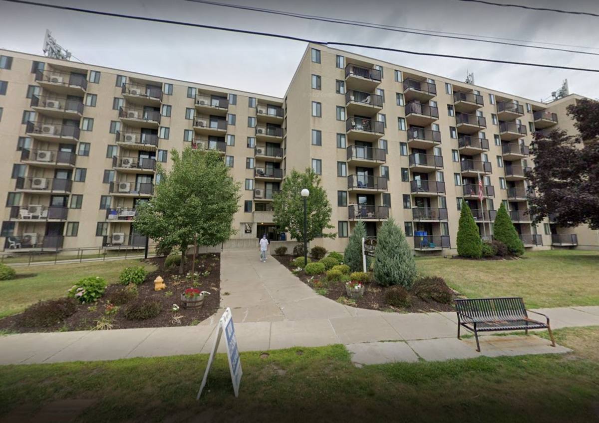 Apartment for rent at 122 W Seneca Turnpike, Syracuse, NY 13205