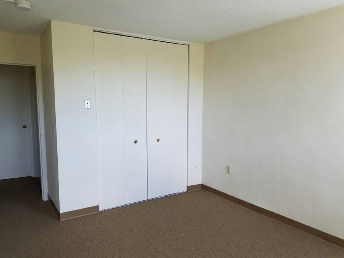 Apartment for rent at 122 W Seneca Turnpike, Syracuse, NY 13205