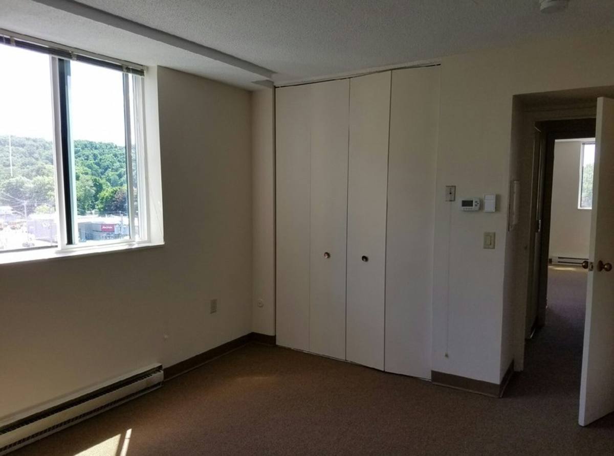 Apartment for rent at 122 W Seneca Turnpike, Syracuse, NY 13205