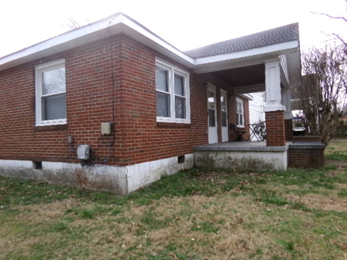 House for rent at 625 Greenwood Ave, Clarksville, TN 37040