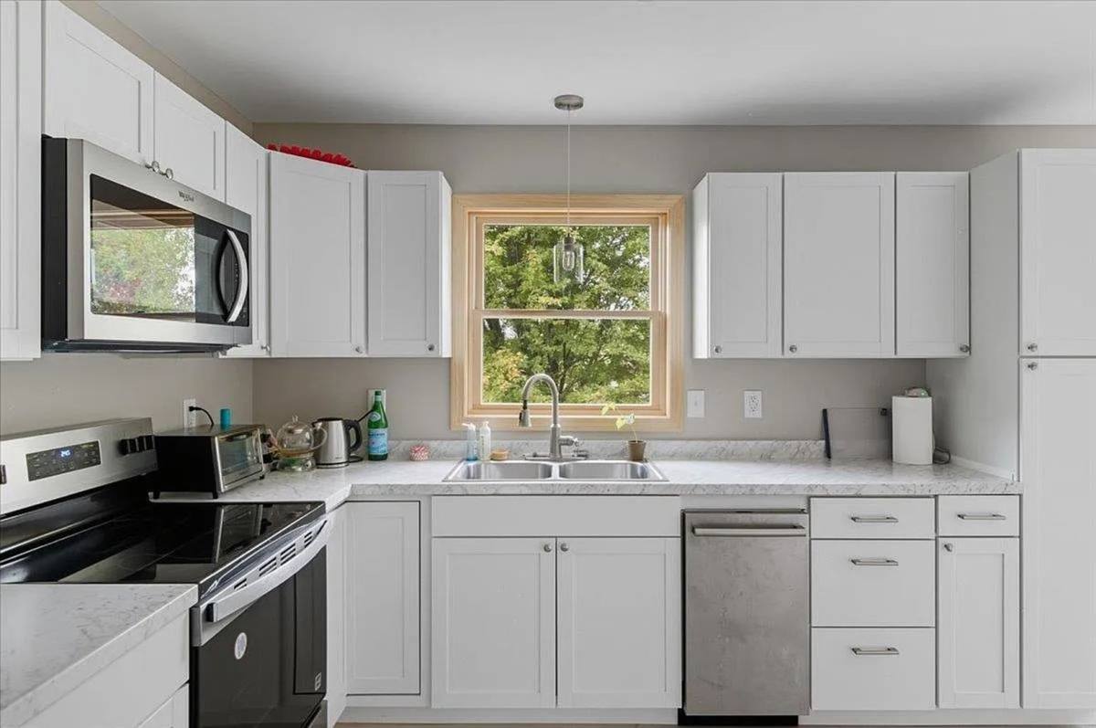 House for rent at 89 Oakwood Dr, South Burlington, VT 05403