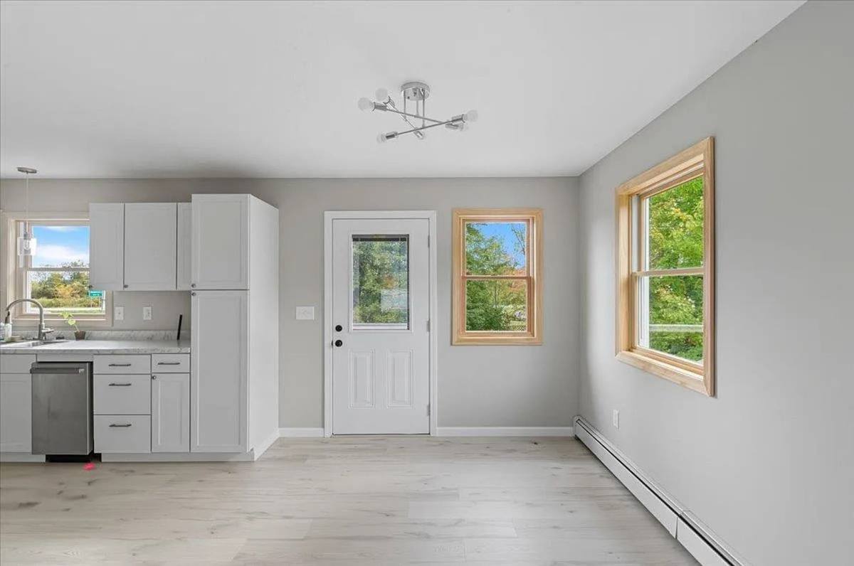 House for rent at 89 Oakwood Dr, South Burlington, VT 05403
