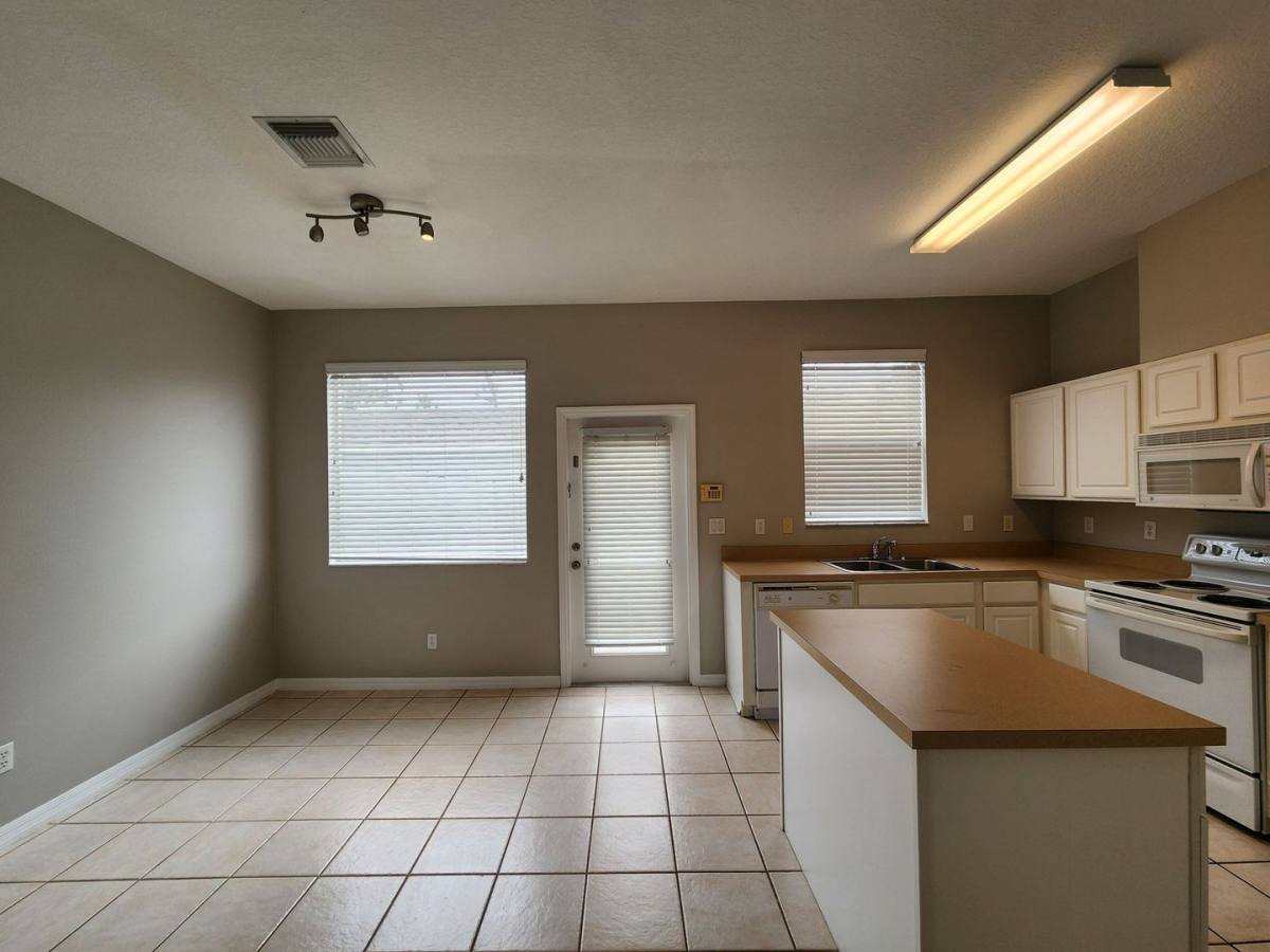 Townhouse for rent at 12654 Langstaff Dr, Windermere, FL 34786