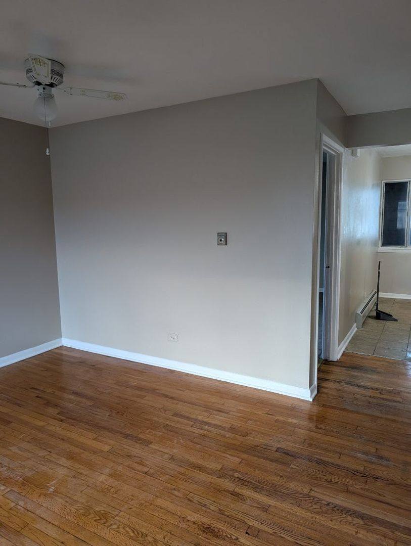 Apartment for rent at 9595 Maple Dr, Des Plaines, IL 60018