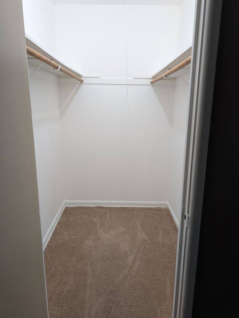 Apartment for rent at 9595 Maple Dr, Des Plaines, IL 60018