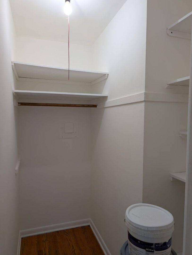 Apartment for rent at 9595 Maple Dr, Des Plaines, IL 60018
