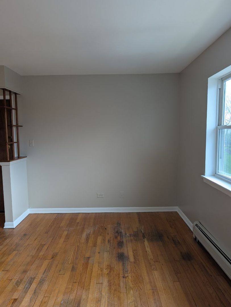 Apartment for rent at 9595 Maple Dr, Des Plaines, IL 60018
