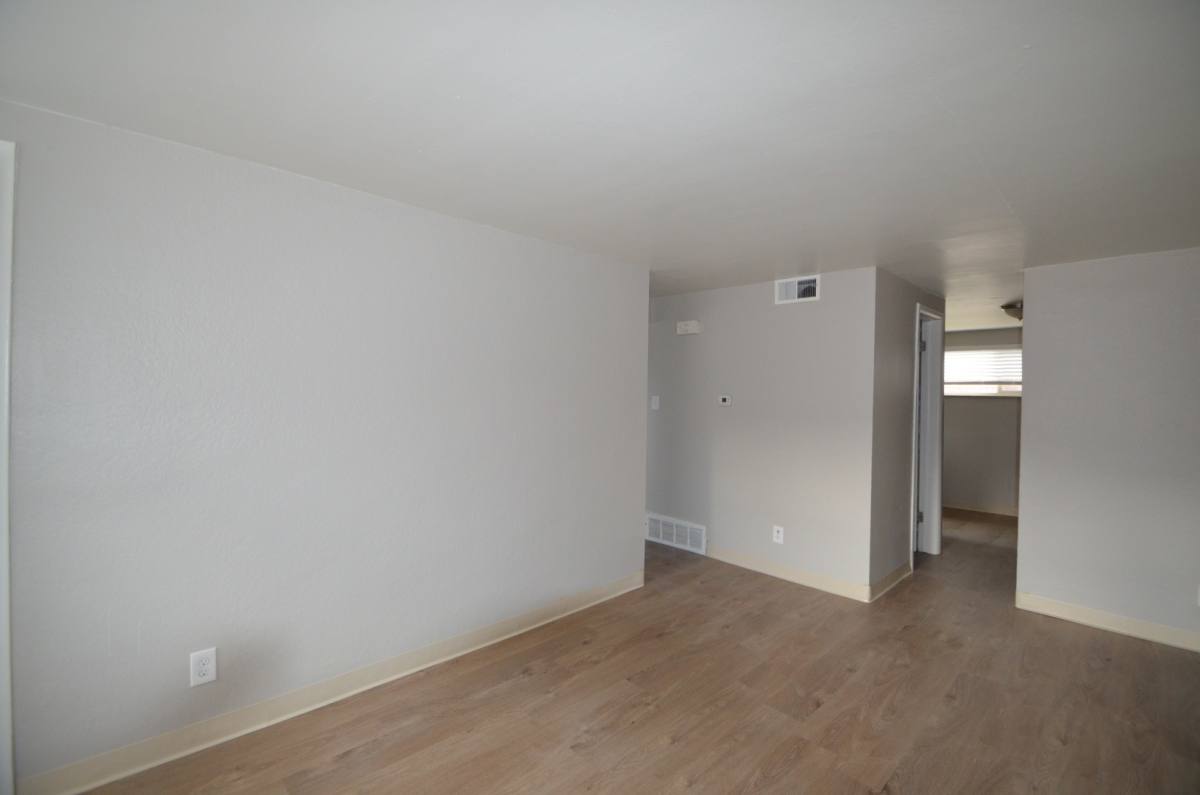 Apartment for rent at 5561 S Delaware St, Littleton, CO 80120