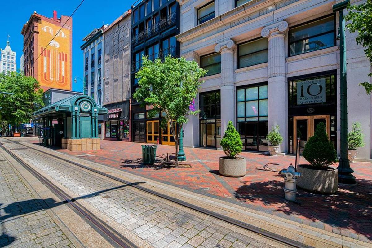 Apartment for rent at 10 S Main St, Memphis, TN 38103