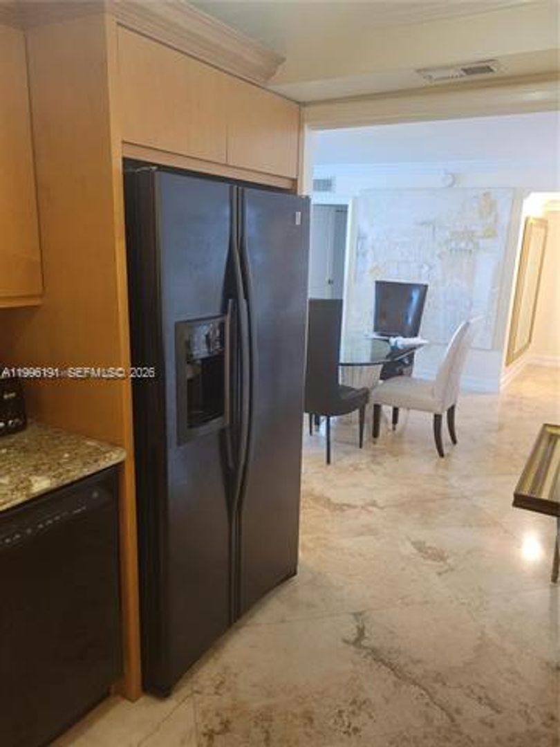 Apartment for rent at 2333 Brickell Ave, Miami, FL 33129
