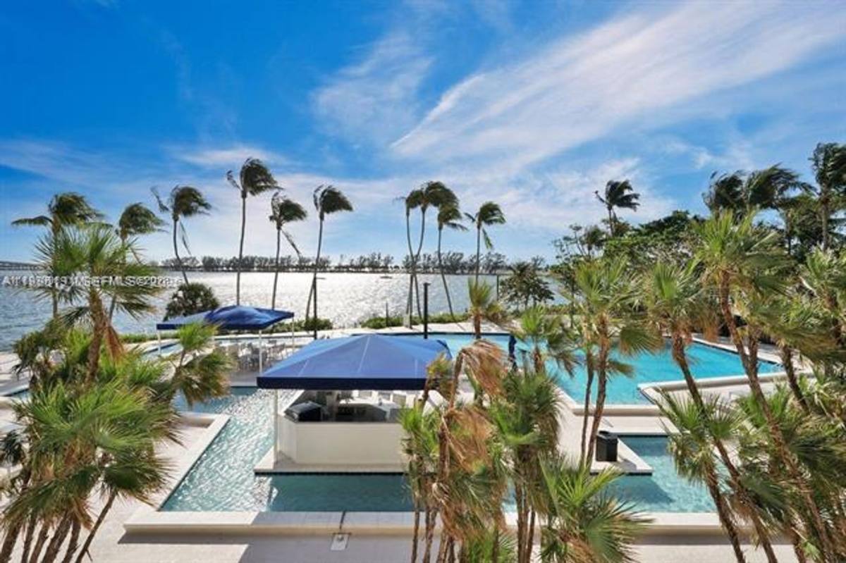 Apartment for rent at 2333 Brickell Ave, Miami, FL 33129