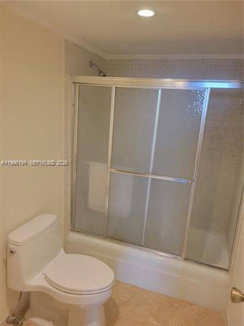 Apartment for rent at 2333 Brickell Ave, Miami, FL 33129