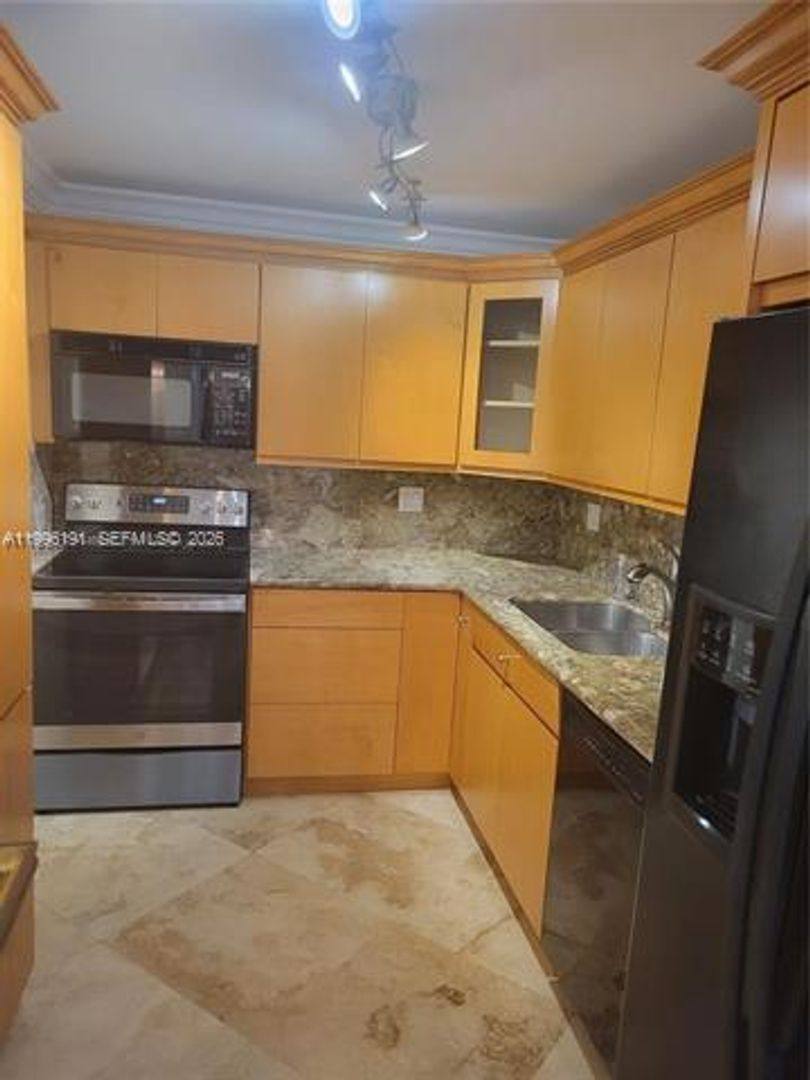 Apartment for rent at 2333 Brickell Ave, Miami, FL 33129