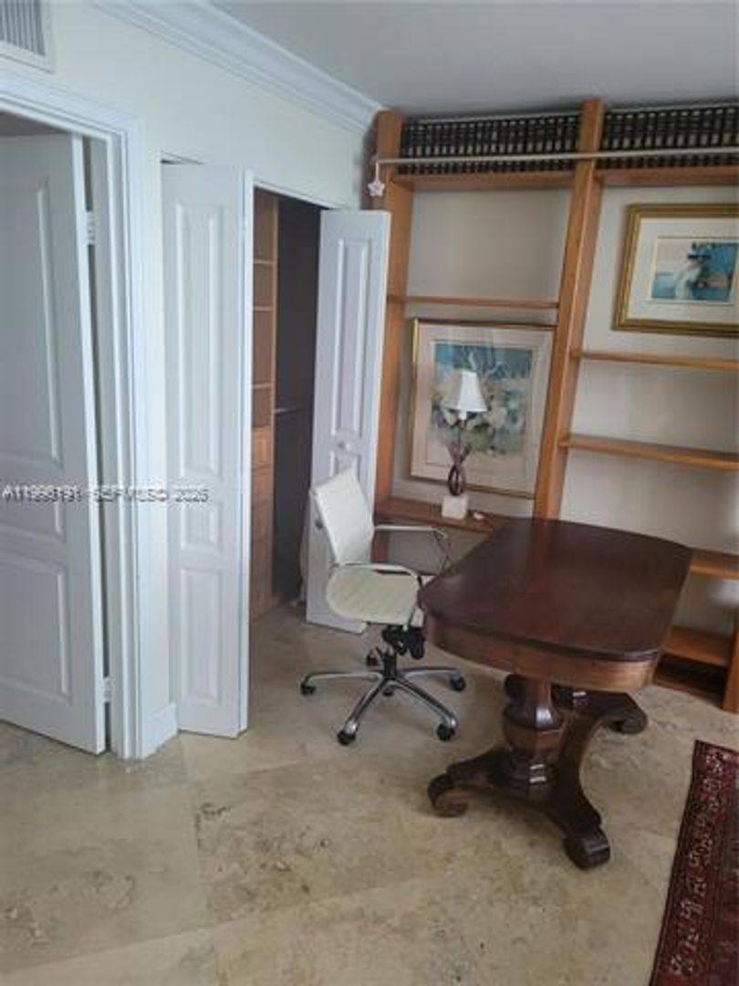 Apartment for rent at 2333 Brickell Ave, Miami, FL 33129