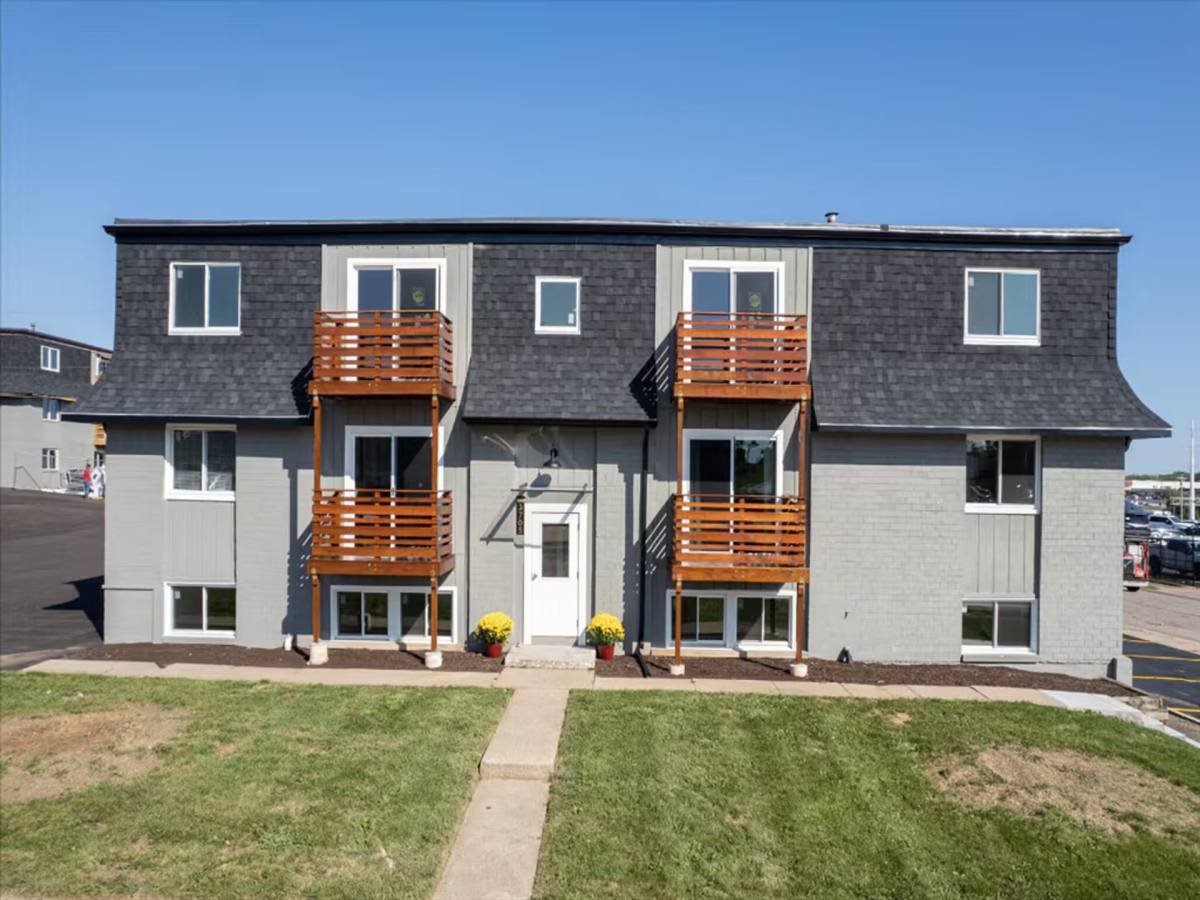 Townhouse for rent at 3705 College Ave, Davenport, IA 52806