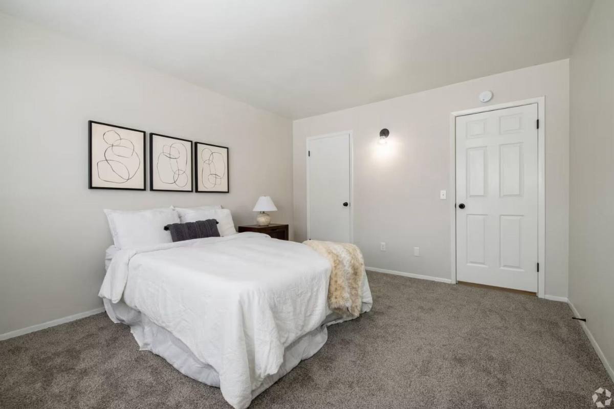 Apartment for rent at 4406 N Division, Davenport, IA 52806