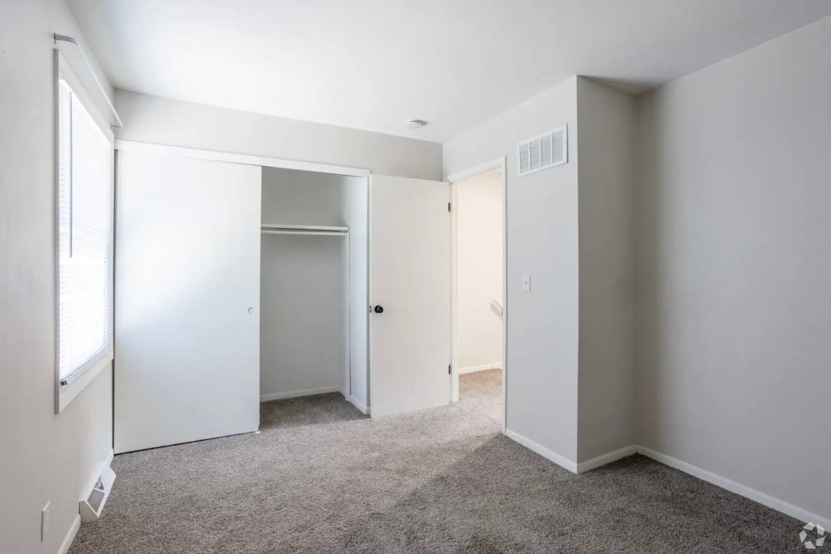 Townhouse for rent at 102-148 35th St, Davenport, IA 52806