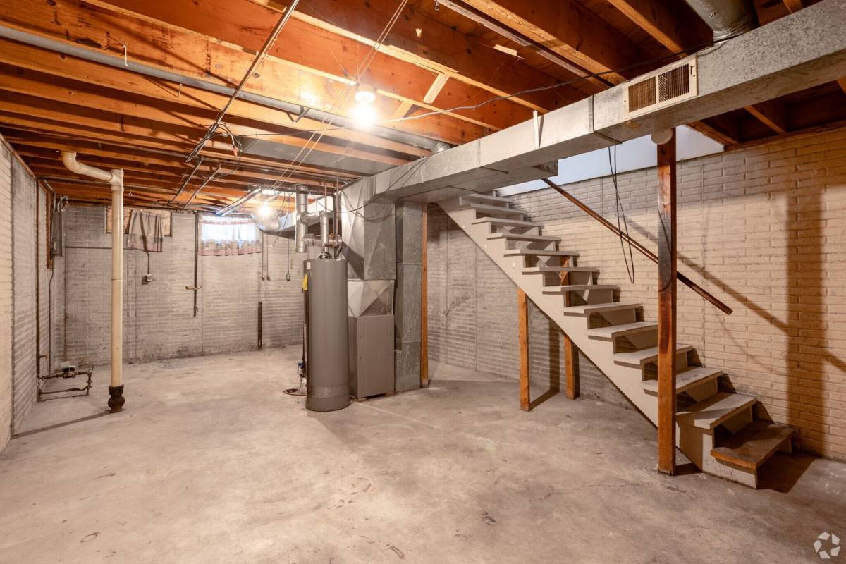 Townhouse for rent at 102-148 35th St, Davenport, IA 52806