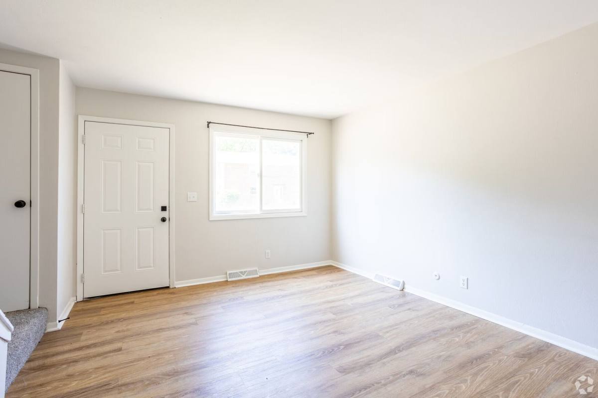 Townhouse for rent at 102-148 35th St, Davenport, IA 52806