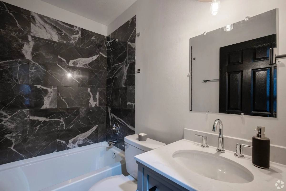 Apartment for rent at 321 E 7th St, Davenport, IA 52803