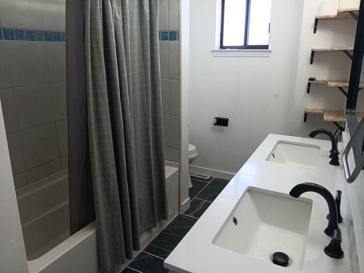 House for rent at 187 Vista Point Court NE, Albuquerque, NM 87123