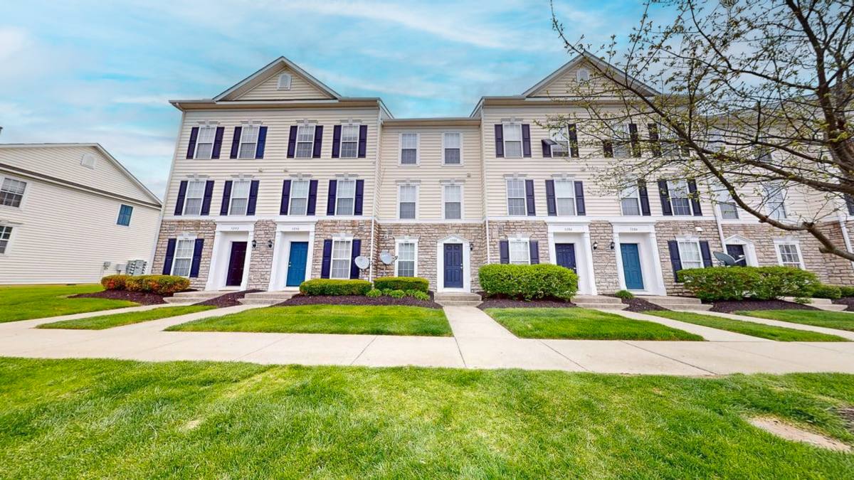 Townhouse for rent at 5288 Royal Arch Cascade Dr, Dublin, OH 43016