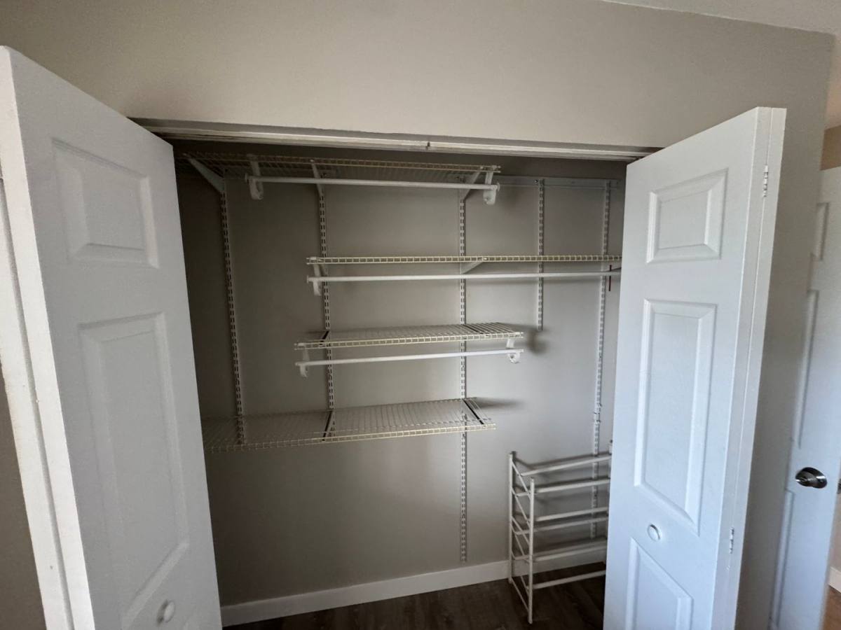 Apartment for rent at 927 33rd Ave W, Bradenton, FL 34205
